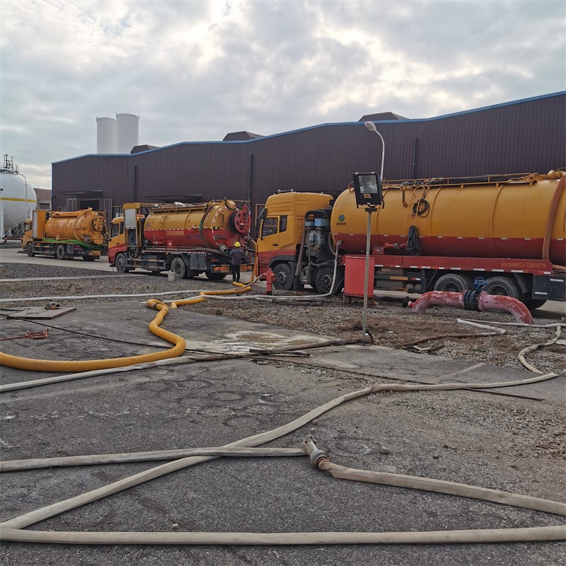 新城镇污水池清理