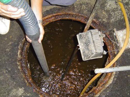 新城镇隔油池清理