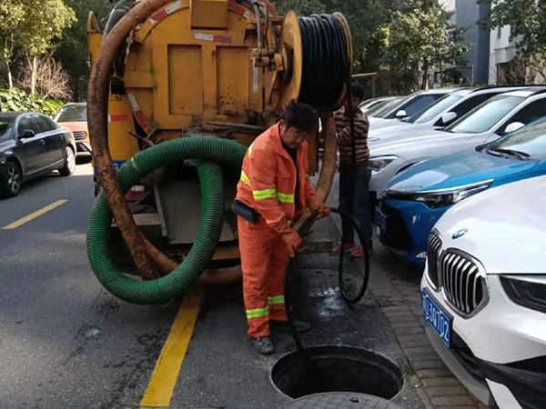 新城镇排污管道清淤